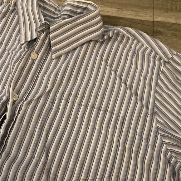 💚 Blue and White Striped Casual Button Down Shirt - Picture 2 of 3